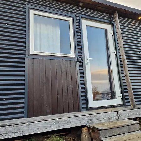 Hunters Little House Gardur Room photo